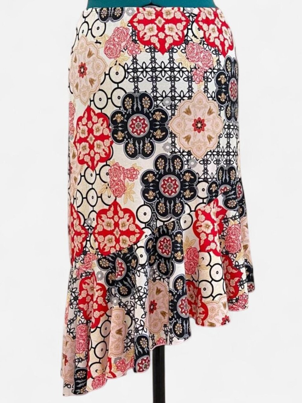 Graphic Print Asymmetrical Skirt